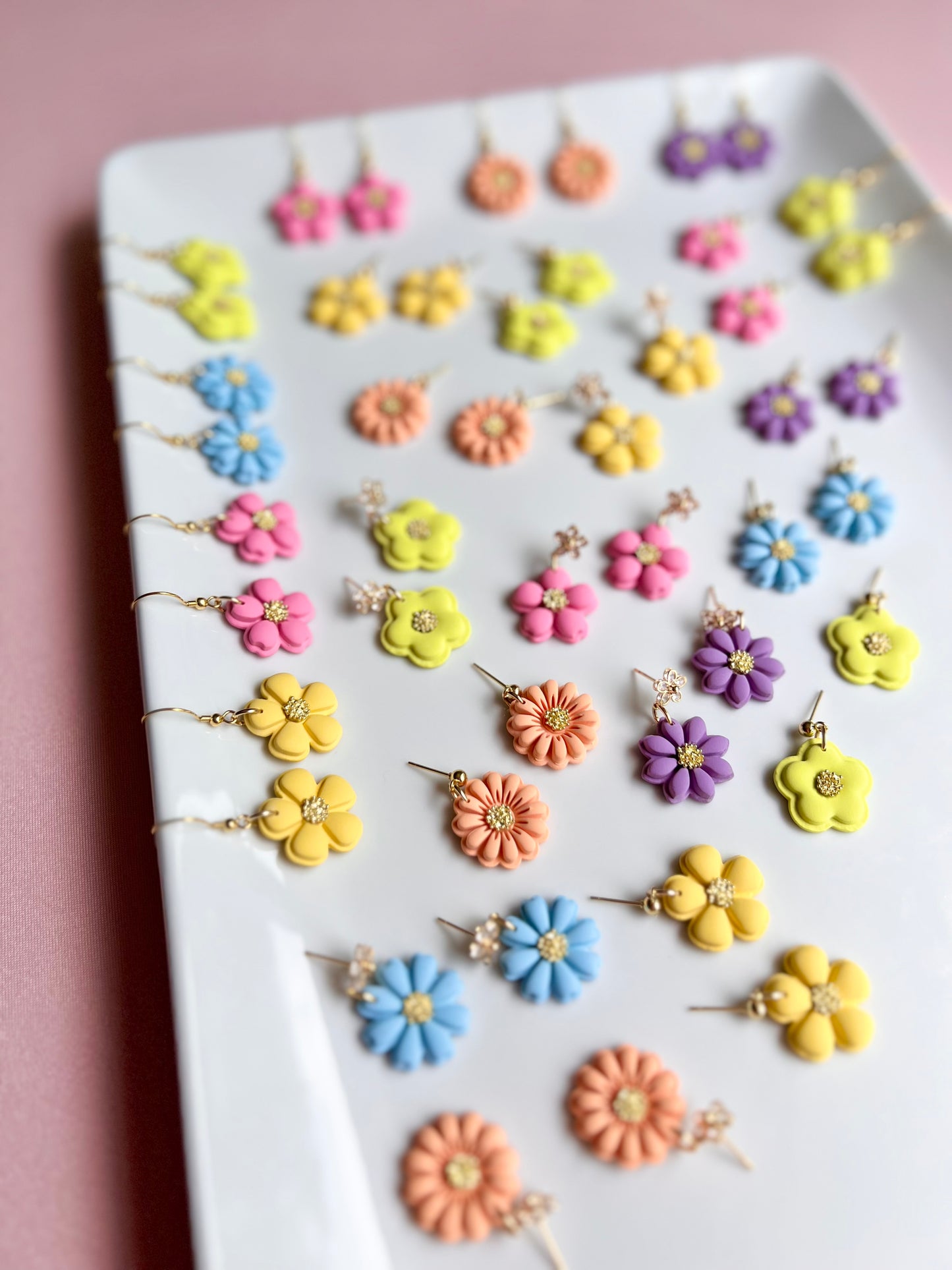 The Ali | White Flower Clay Earrings