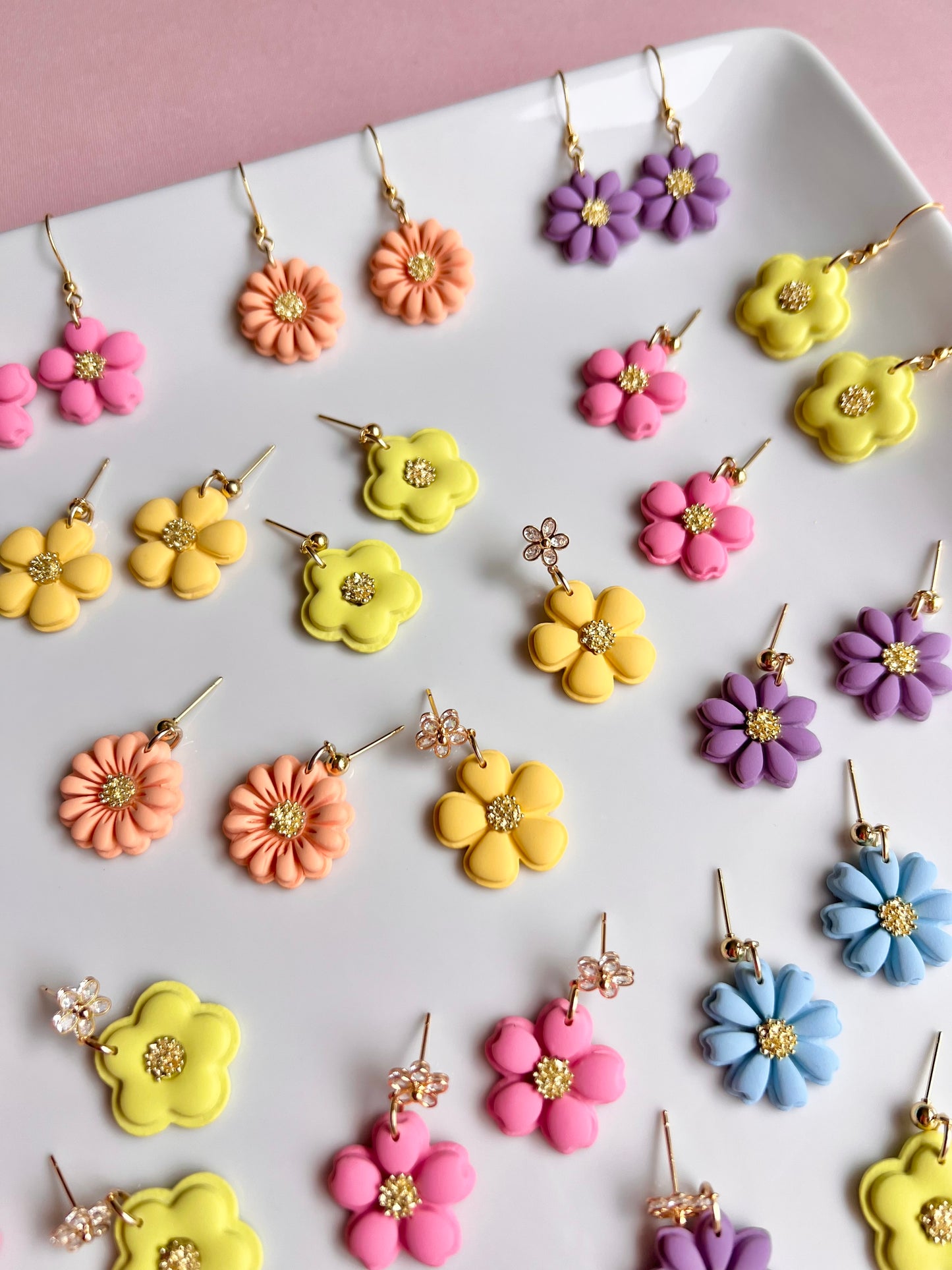 The Ali | White Flower Clay Earrings