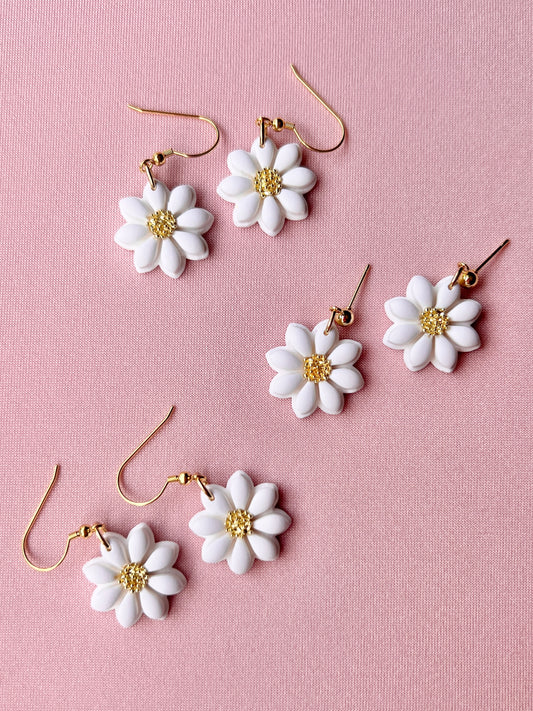The Ali | White Flower Clay Earrings