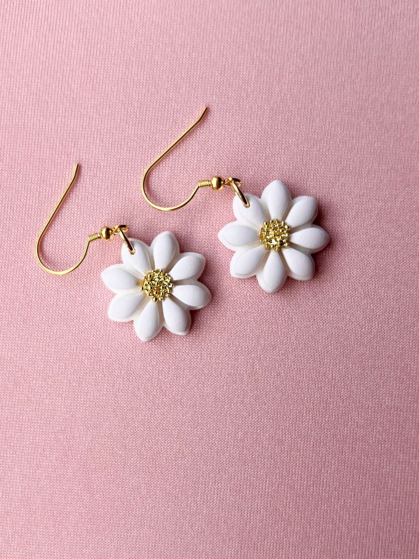 The Ali | White Flower Clay Earrings
