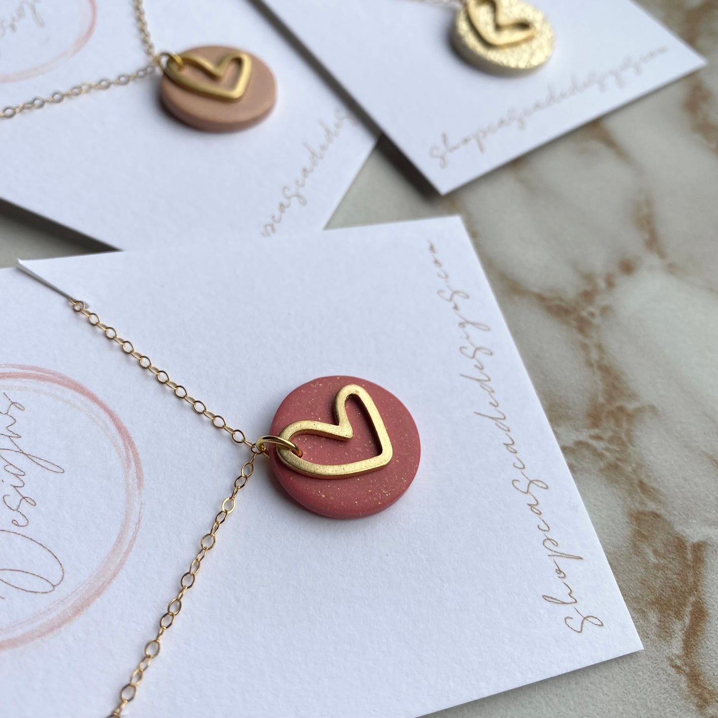 The Gold Amor | Round Heart Clay Necklace